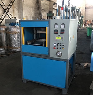 25T全封闭带移模平板硫化机